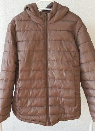 Деми куртка с капюшоном