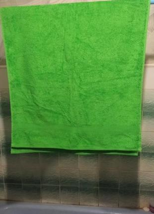 Шикарное большое банное полотенце цвета зеленой молодой травы 140 на 65