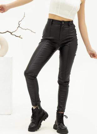 Облегающие кожаные брюки