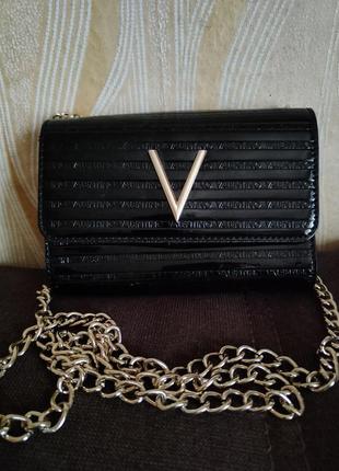 Маленька чорна лакова сумочка valentino di mario valentino
