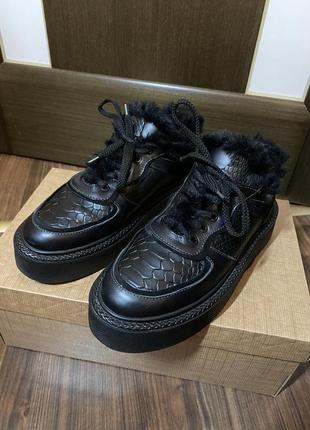 Кроссовки с мехом