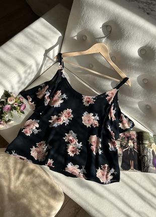 Легенькая черная блузка топ