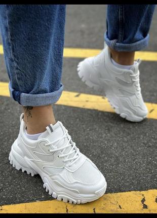 Идеально белые кроссовки😍