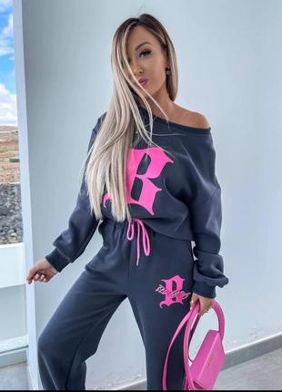 Женский костюм