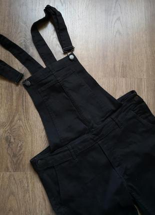 Черный джинсовый комбинезон размер 123 фото