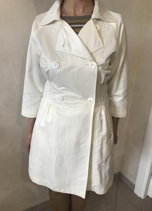 Легкий плащ колір слонова кістка італія
