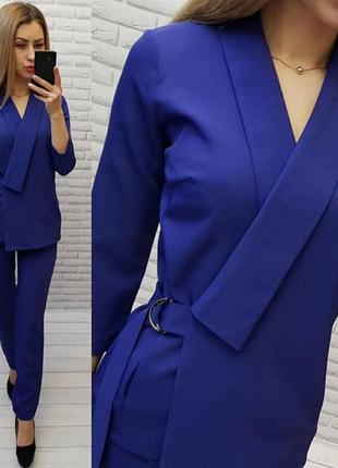 Aizaм699 классический женский костюм, поджак и брюки, цвет черный, ткань тиар ярко синего цвета электрик индиго2 фото