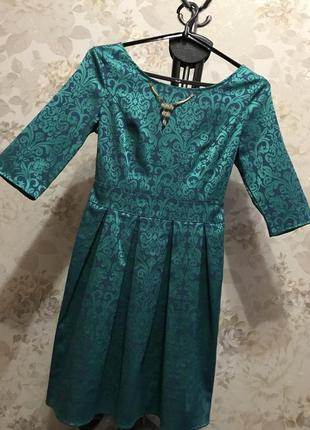 Изумрудное платье новое с биркой! цена снижена!