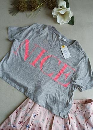 Красивая стильная футболка с надписью nice. terranova