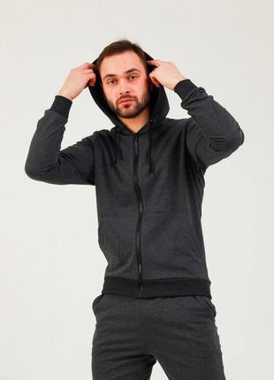 Мужской спортивный костюм