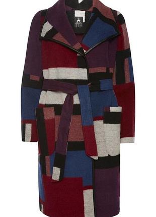 Яркое деми пальто на запах