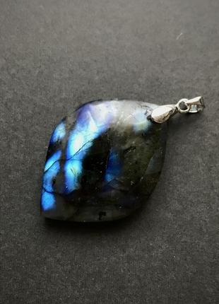 Магічний кулон з природнього лабрадориту з незвичайним сяйвом