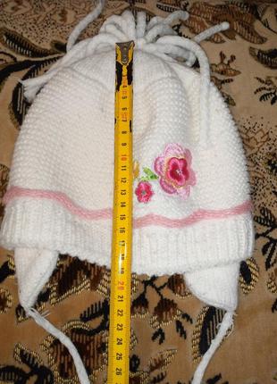 Белоснежная теплая шапочка для девочки 4-6 лет.6 фото