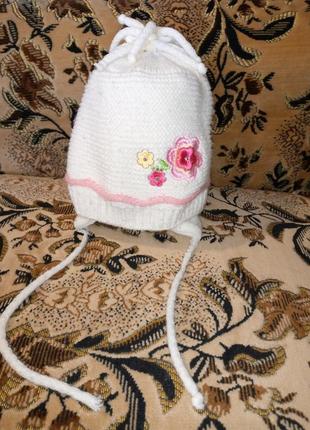 Белоснежная теплая шапочка для девочки 4-6 лет.1 фото