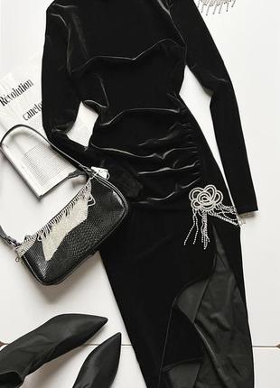 Нереальна, ввелюрова сукня міді bershka