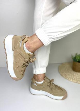 💙сучасні кросівки у беживому кольорі💛