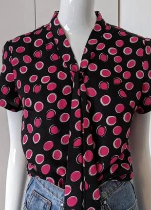 Красива блуза в гороху