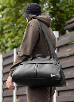Спортивна сумка з екошкіри чорна nike deza для тренувань та фітнесу міська міцна на 20 літрів5 фото