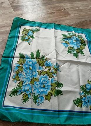 Платок с цветочным