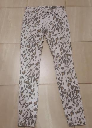 Джинси з цікавим принтом леопардовим