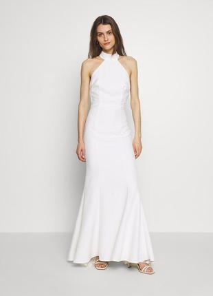 Белое платье макси с высоким воротником и открытой спиной jarlo tall2 фото
