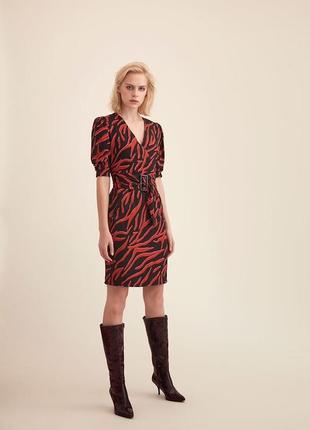 Нове чорне принтоване плаття сукня з поясом та v-вирізом gestuz