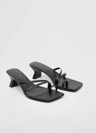 Черные кожаные босоножки на каблуке с ремешками mango5 фото