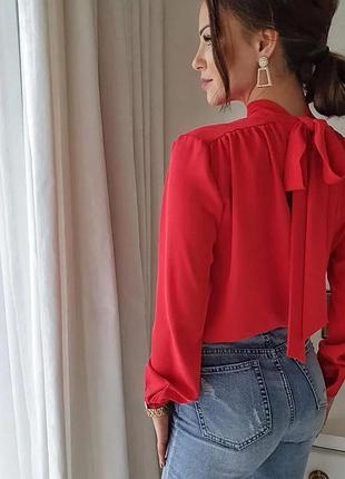 Стильная блузка с бантом сзади