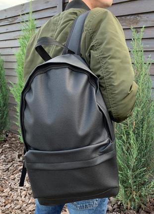 Мужской кожаный рюкзак городской классический для ноутбука черный