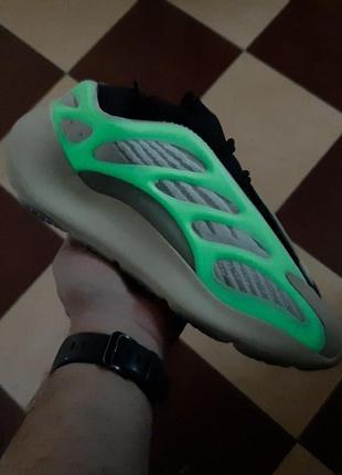 Жіночі кросівки adidas yeezy 700 v3 azael білі світяться в темноті модні кросівки адідас ізі азалія