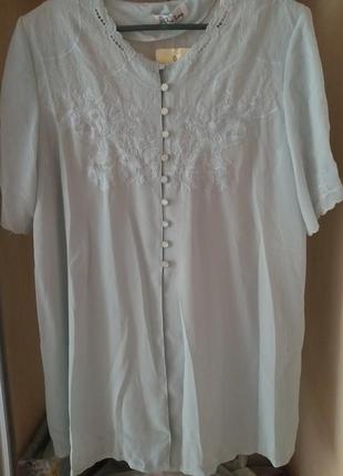 Блузка ніжно блакитного кольору