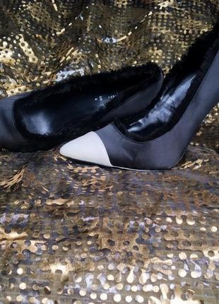 Туфлі лодочки атласні з бахромою чорні2 фото