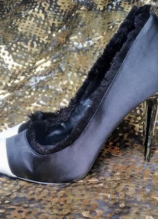 Туфли лодочки атласные с бахромой черные4 фото