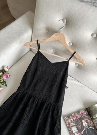 Маленькое черное кружевное платье3 фото