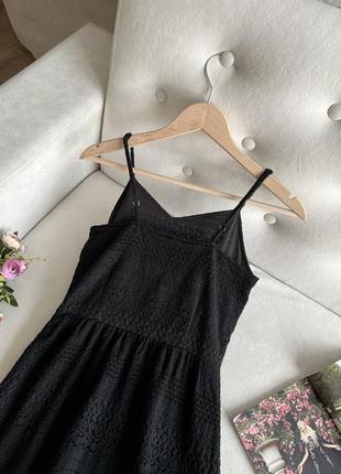 Маленькое черное кружевное платье7 фото