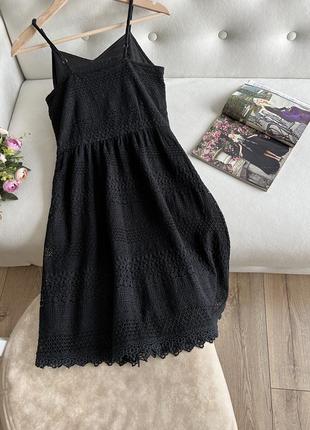 Маленькое черное кружевное платье8 фото