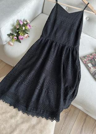 Маленькое черное кружевное платье10 фото