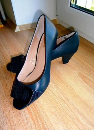 Гарні жіночі туфлі з натуральної шкіри. lotus