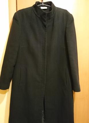 Чорное пальто