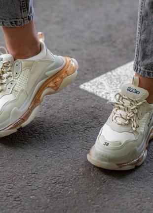 Женские кожаные кроссовки balenciaga triple s beige2 фото