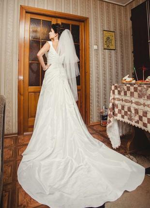 Весільну сукню fara sposa