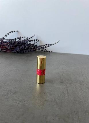 Миниатюра помады yves saint laurent - rouge a levres lipstick в оттенке no. 45 tuxedo. оригінал3 фото