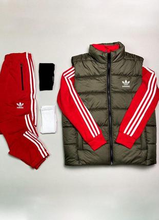 Комплект adidas 4в1 весна-осінь хакі+червоний(на застібці) дві пари шкарпеток