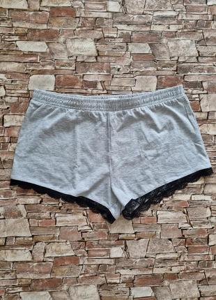 Піжамні шорті sinsay з мереживом.