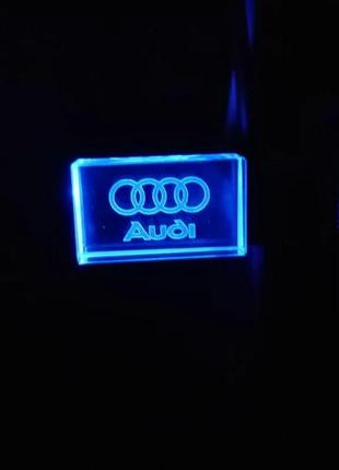 Флеш карта пам'яті для автомобіля audi з  підсвіткою usb  флешка 15 гб  для автомобиля ауді з логотипом audi