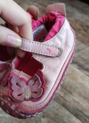 Красивенные кожаные пинетки-туфельки на девочку/розовые от next-10см8 фото