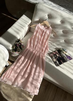 Персиковое платье с высокой горловиной4 фото