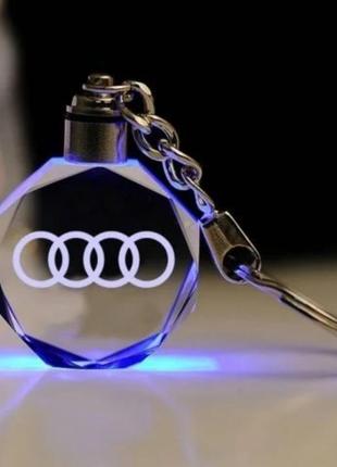 Брелок для автомобіля audi кришталевий прозорий брелок з підсвіткою для автомобіля ауді кришталь