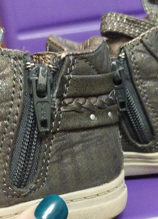 Демисезонные кожаные ботинки2 фото