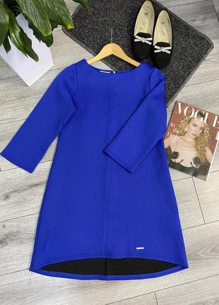 Плаття кольору електрик